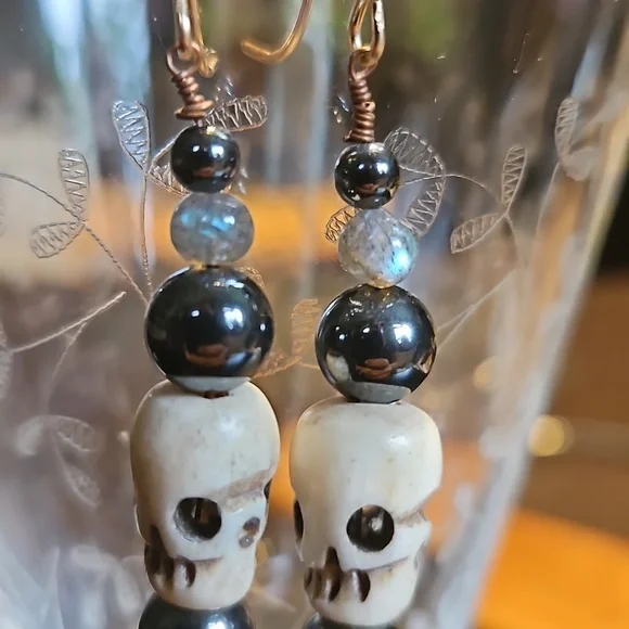 NWT hematite, labradorite beads & carved bone skull earrings Halloween on 24kRG - Picture 5 of 5